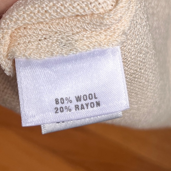 ST JOHN Sport cream knit tank P will blend crochet detail - Picture 9 of 9